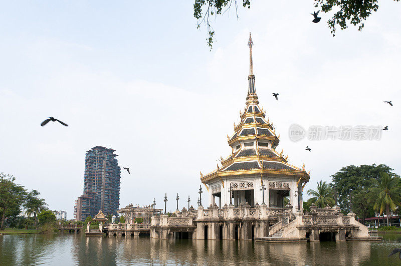 金禧纪念公园(Chalermprakiat Park)位于泰国曼谷